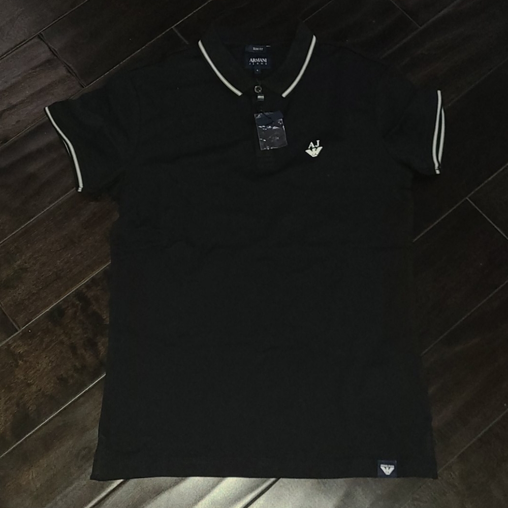 Men/ Black collar shirt  brand new
